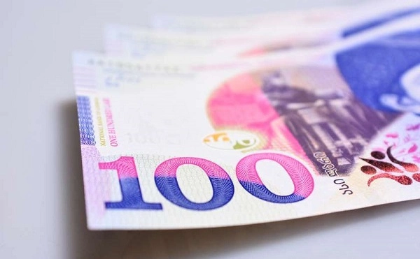 ლარი გაუფასურებას განაგრძობს