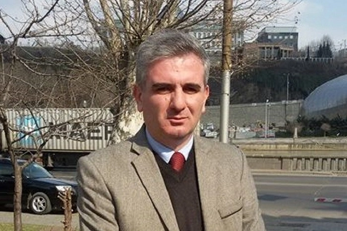 სასულიერო აკადემიაში მოკალათებულია ერთი ჯგუფი, რომელიც არ ცნობს პატრიარქს და არ აღიარებს როგორც სულიერ მამა - საპატრიარქოს იურისტი