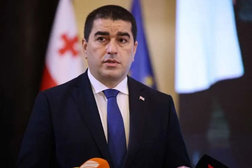 მრჩება შთაბეჭდილება, რომ მას უხარია მამის ციხეში ყოფნა - შალვა პაპუაშვილი პაატა ბურჭულაძის შვილს აკრიტიკებს
