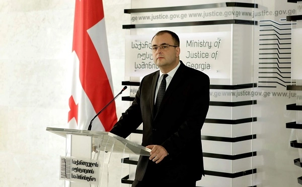 ამ წუთისათვის პატიმარი სააკაშვილი აგრძელებს მკურნალობას და მისი სასიცოცხლო პარამეტრები ნორმაშია - რატი ბრეგაძე 