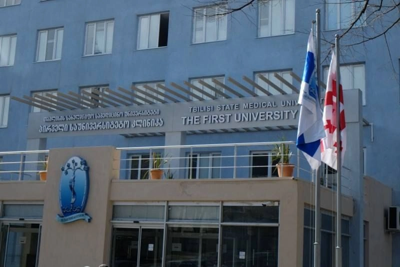 ვირუსის სიმპტომებით 5 სამხედრო ვაზიანის სამხედრო ბაზიდან პირველ საუნივერსიტეტო კლინიკაში გადაიყვანეს