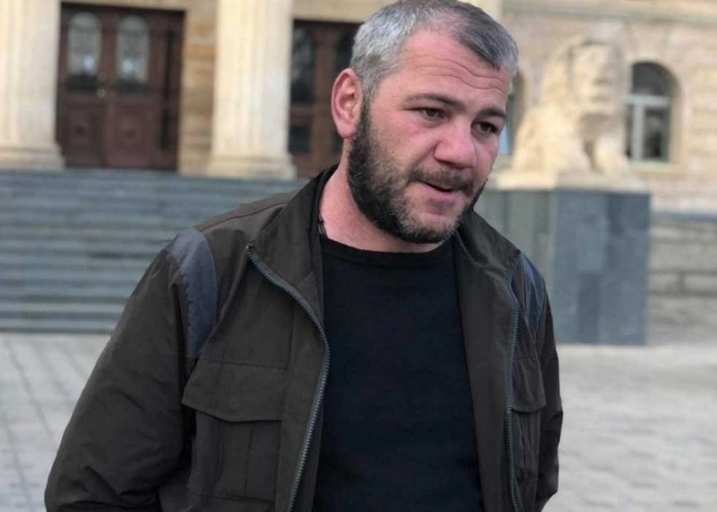 ზაზა სარალიძე მთავრობის ადმინისტრაციასთან მივიდა