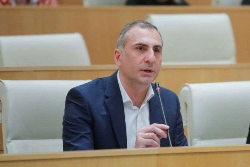არაფრით ეხმარებით საერთო მტრის წინააღმდეგ მებრძოლ ბიჭებს გასაგებია, მარა შეურაცხყოფას ნუ აყენებთ! ცეცხლს ნუ ეთამაშებით - ელისაშვილი "ქართულ ოცნებას"