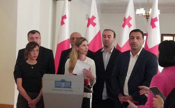 46 დეპუტატი, მიხეილ სააკაშვილთან შესვლაზე ნებართვის მიზნით, შალვა პაპუაშვილს მიმართავს
