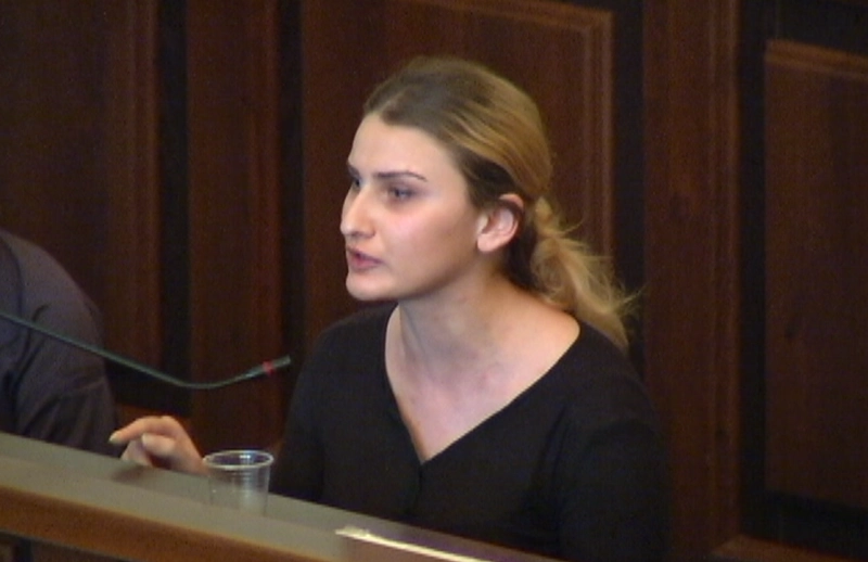  გამოძიების ინფორმაციით, მაგდა პაპიძემ შვილს ხელი ცხვირზეც ააფარა და იცოდა ამას შედეგად რა მოჰყვებოდა