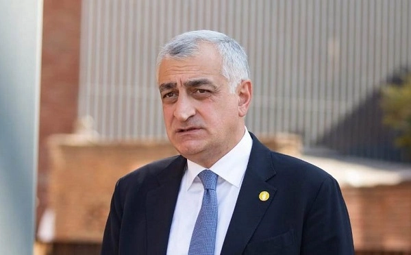 ვისაც დღეს კობახიძის “გეგმის და დაპირების” სჯერა, ან მოკლე მეხსიერება აქვს, ან მეტისმეტად გულუბრყვილოა - მამუკა ხაზარაძე