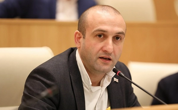 თამარ ჩერგოლეიშვილსა და გიგა ბოკერიას არაერთხელ უთქვამთ, რომ „ქართული ოცნების“ პირობებში სტატუსი არ უნდა მივიღოთ, ოპოზიციის სხვა წევრები ამაზე ხმამაღლა საუბარს ვერ ბედავენ - იაგო ხვიჩია
