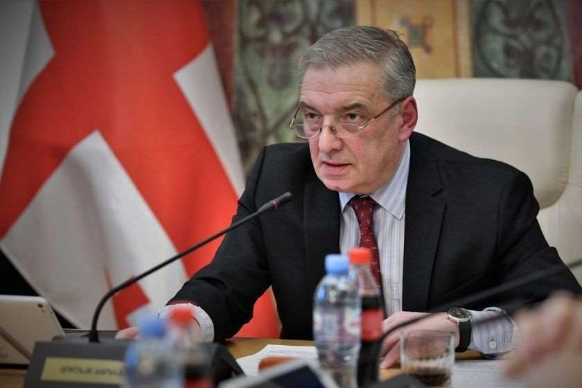 ხოშტარია ცდილობს დაშორდეს ხალხს, რომელიც ფურირემივით ღრიალით გამოირჩევა -  გია ვოლსკი