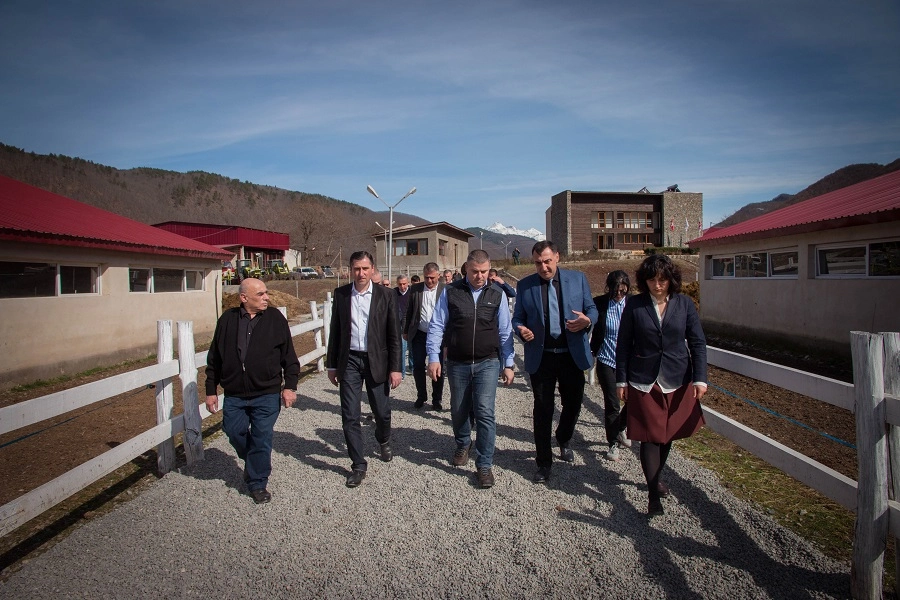 ოთარ დანელია რაჭაში მეცხოველეობის შვეიცარული პროექტის მიმდინარეობას გაეცნო