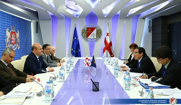 ნოდარ ხადური აზიის განვითარების ბანკის ვიცე-პრეზიდენტს, ვენჩაი ჟანგს შეხვდა