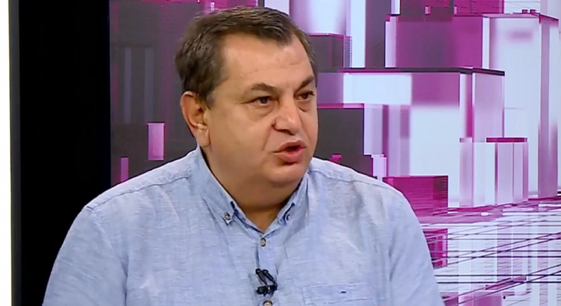 განახლება გვჭირდება. ტრიბუნაზე და ტელეეთერში შევამციროთ ჩვენი პერსონები, ჩემი თაობის პოლიტიკოსებს მივმართავ გავიწიოთ გვერდზე - დავით ბერძენიშვილი