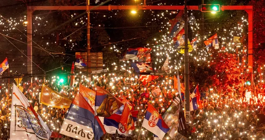 ბელგრადში ზეიმია - ალექსანდარ ვუჩიჩმა საპარლამენტო არჩევნებში მარცხი აღიარა