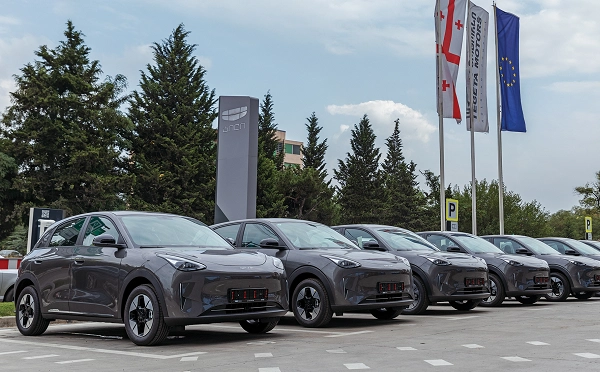 Geely Center Tegeta-მ „თბილისის სატრანსპორტო კომპანიას“ 11 ახალი ელექტრომობილი გადასცა