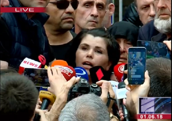 პარლამენტთან მიმდინარე აქციას ბარბარე რაფალიანცის დედ-მამა შეუერთდა