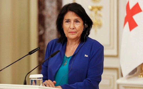 კრიტიკული პოზიციის მიუხედავად, მედიას უნდა მიეცეს შეზღუდვების გარეშე მუშაობის შესაძლებლობა - სალომე ზურაბიშვილი