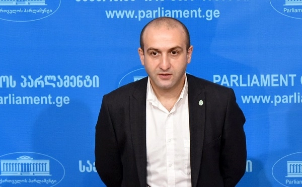 პრემიერის იმპიჩმენტს მხარს არ დავუჭერთ, ითხოვ ხელისუფლების ყველაზე სუსტი და რეპუტაციაშერყეული პერსონა გადავაყენოთ და ქოცებს ვთხოვოთ უკეთესი პრემიერი მოგვიყვანონ? - იაგო ხვიჩია