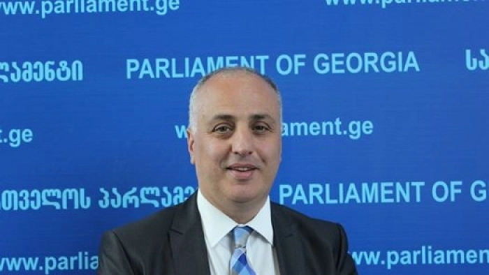 დიმიტრი ხუნდაძე მიმართავს რუსთავი 2-ს, არ გაუშვან ეთერში ბავშვთა სუიციდის შესახებ მომზადებული გადაცემა