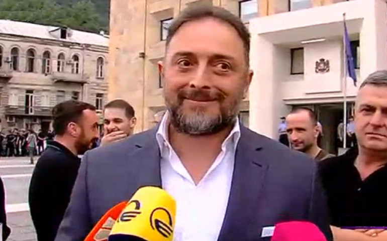 ერთადერთი კაცური კაცი ირმა ინაშვილი აღმოჩნდა, რომელმაც თვითონვე მოიშორა მასზე ხელების მოთათუნე ინდაური - ლევან ვასაძე