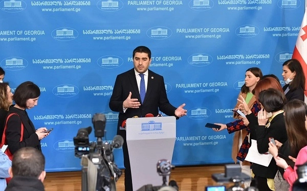 სააკაშვილი თავად აყენებს ზიანს საკუთარ ჯანმრთელობას, მისმა გულშემატკივრებმა ის სამედიცინო სერვისის მიღებაზე უნდა დაითანხმონ - პაპუაშვილი