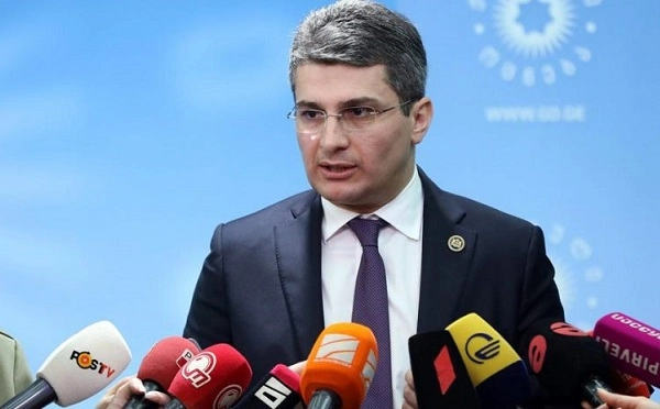 სამწუხაროა, რომ  მოიძებნებიან ისეთი ადამიანები, რომლებიც ცდილობენ, ეროვნულს, ტრადიციულს, ფასეულს, ქართულს დაარქვან რუსული - მამუკა მდინარაძე